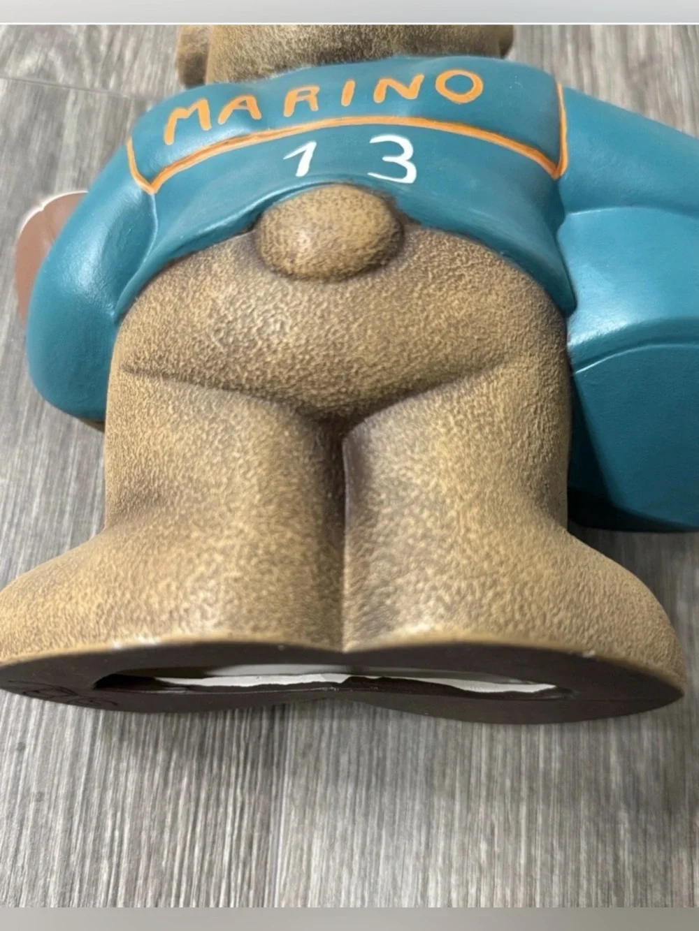 Miami Dolphins Hand Painted Ceramic Bear With Football/hemlet Dan Marino NFL
#13 - Picture 6 of 11
